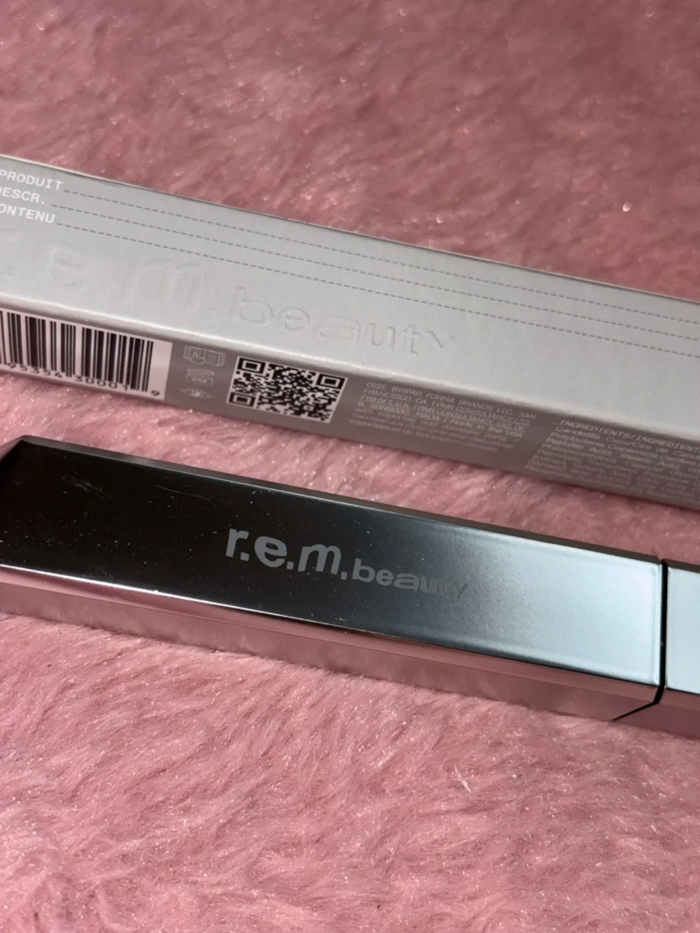 r.e.m. beauty Volumizing Mascara